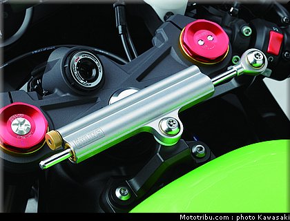 kawasaki_2013_zx_6r_024.jpg