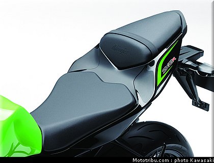 kawasaki_2013_zx_6r_025.jpg