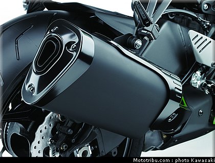 kawasaki_2013_zx_6r_034.jpg