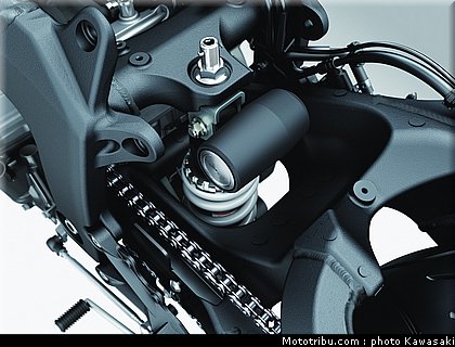 kawasaki_2013_zx_6r_040.jpg