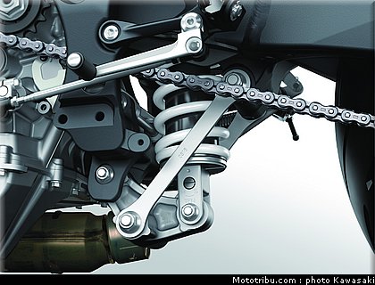 kawasaki_2013_zx_6r_042.jpg