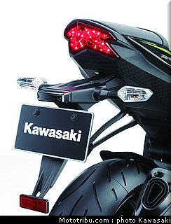 kawasaki_2013_zx_6r_046.jpg