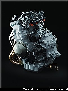 kawasaki_2013_zx_6r_048.jpg