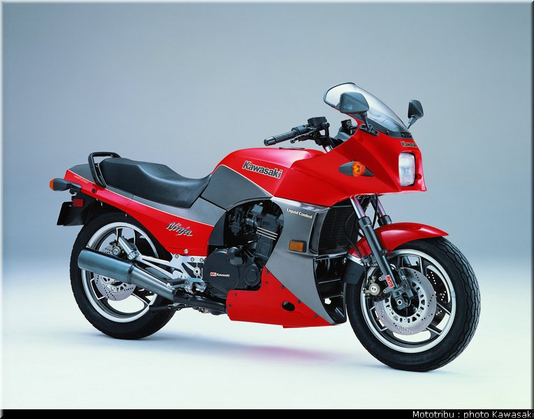 kawasaki_1984_ gpz900r_001