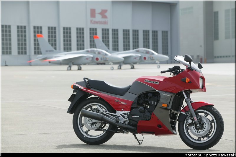 kawasaki_1984_ gpz900r_002