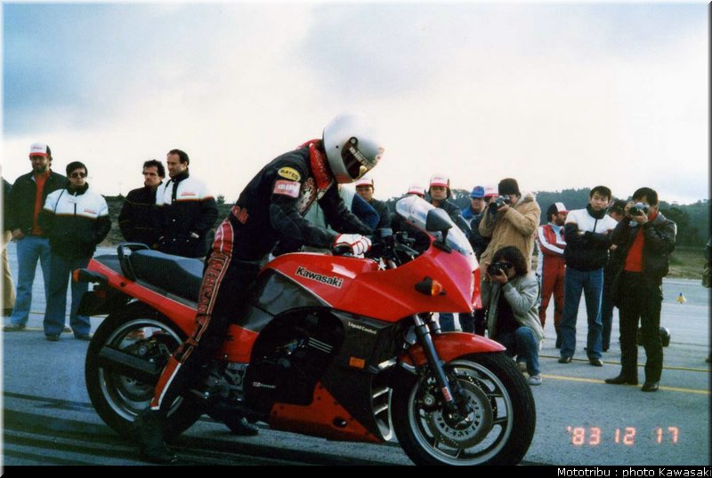 kawasaki_1984_ gpz900r_012