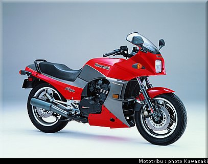 kawasaki_1984_ gpz900r_001.jpg
