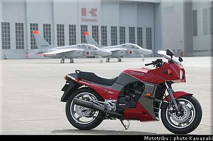 kawasaki_1984_ gpz900r_002.jpg