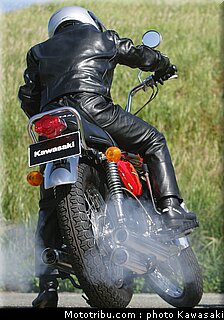 kawasaki_h1_500ss_007.jpg