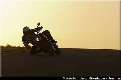 ktm_990_superduke_r_2009_2.jpg