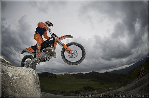 exc-action_02.jpg