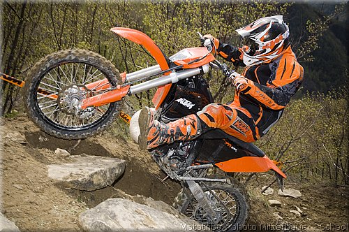 exc-action_05.jpg