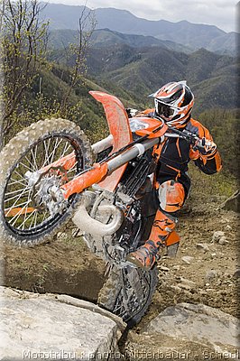 exc-action_06.jpg
