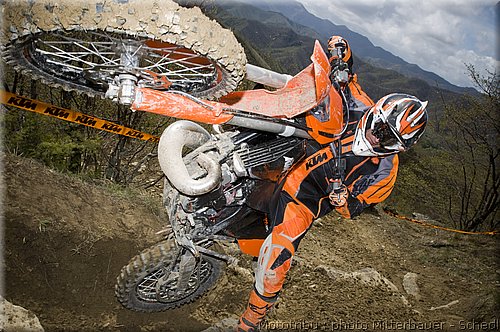 exc-action_08.jpg