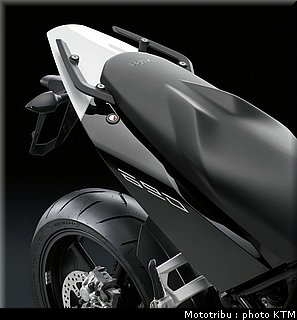 ktm_690_duke_2010_12.jpg