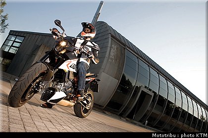 ktm_690_duke_r_2010_2.jpg