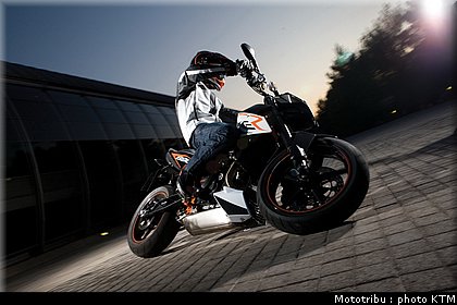 ktm_690_duke_r_2010_4.jpg