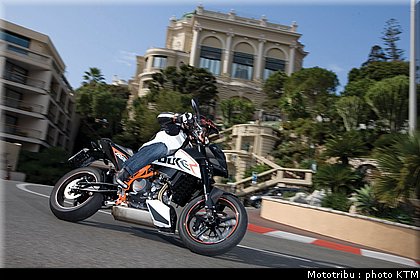 ktm_690_duke_r_2010_6.jpg