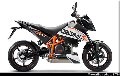 ktm_690_duke_r_2010_8[1].jpg