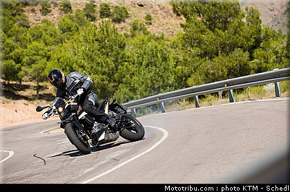 ktm_690_duke_2011_001.jpg