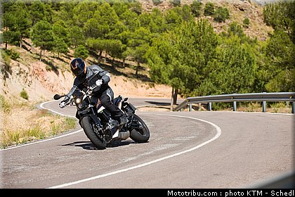 ktm_690_duke_2011_013.jpg