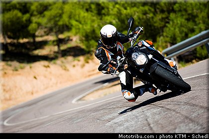 ktm_990_superduke_2011_001.jpg