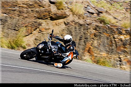 ktm_990_superduke_2011_002.jpg