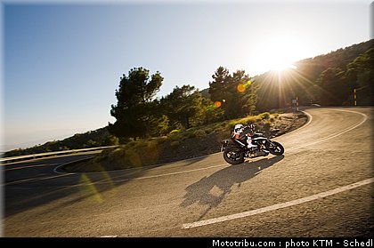 ktm_990_superduke_2011_003.jpg