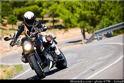 ktm_990_superduke_2011_009.jpg