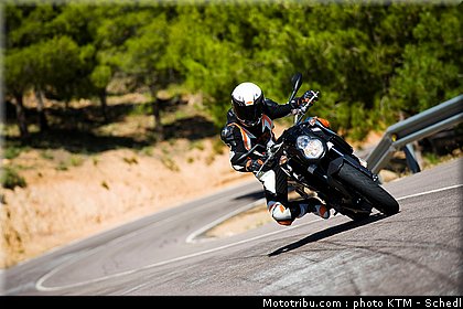 ktm_990_superduke_2011_010.jpg