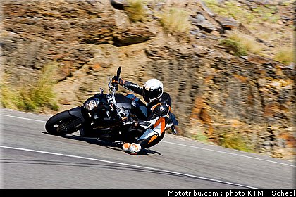ktm_990_superduke_2011_013.jpg