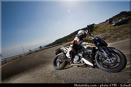 ktm_990_superduke_2011_014.jpg