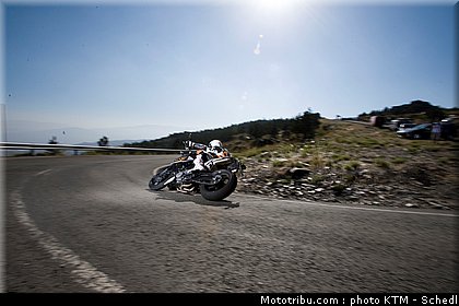 ktm_990_superduke_2011_015.jpg