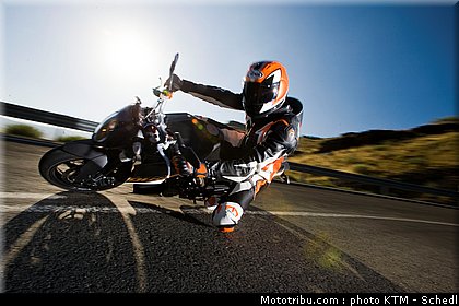 ktm_990_superduke_2011_016.jpg
