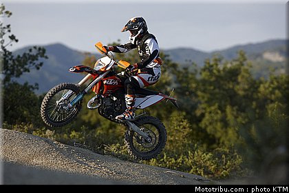 ktm_125exc_enduro_2011_010.jpg