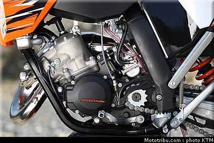 ktm_125exc_enduro_2011_023.jpg