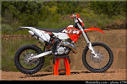 ktm_125exc_enduro_2011_030.jpg