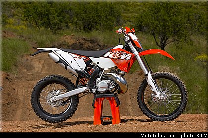 ktm_200exc_enduro_2011_016.jpg