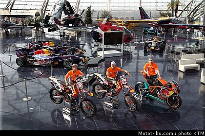 004_ktm_cairoli_roczen_bauer_2011.jpg