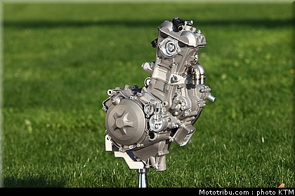 010_ktm_moto3_1_2011.jpg