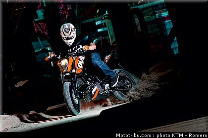 125_duke_001_ktm_2012.jpg