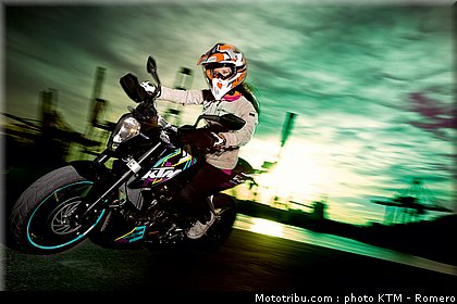 125_duke_003_ktm_2012.jpg