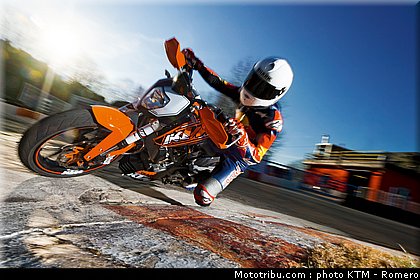 125_duke_005_ktm_2012.jpg