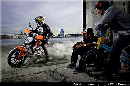 125_duke_006_ktm_2012.jpg