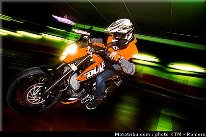 125_duke_007_ktm_2012.jpg