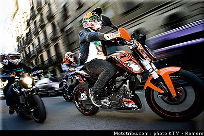 125_duke_008_ktm_2012.jpg