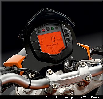 125_duke_016_ktm_2012.jpg