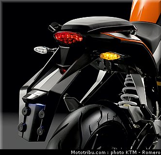 125_duke_017_ktm_2012.jpg