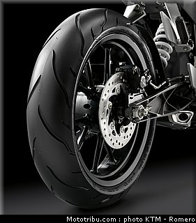 125_duke_018_ktm_2012.jpg