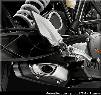 125_duke_020_ktm_2012.jpg